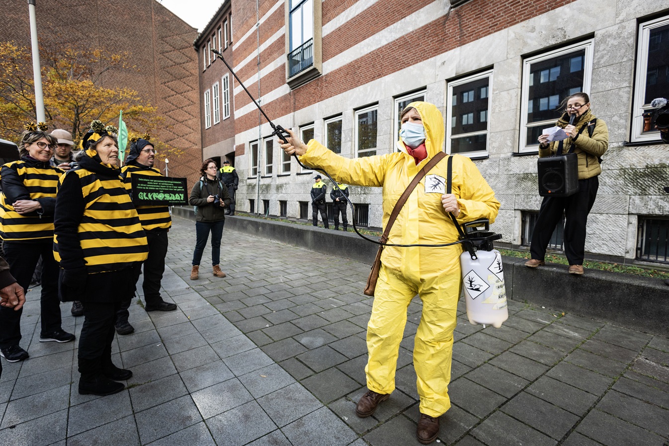 Demonstratie bij het ministerie van Landbouw tegen het gebruik van onkruidverdelger glyfosaat. Den Haag, 15 november 2023.